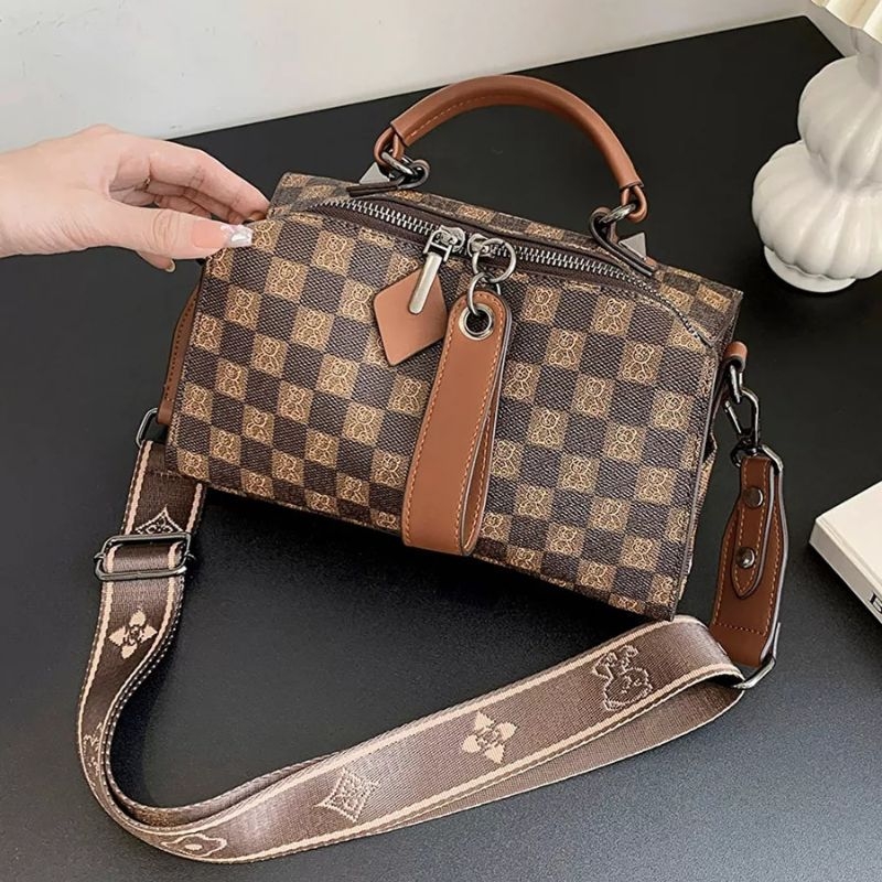 Сумка через плечо женская